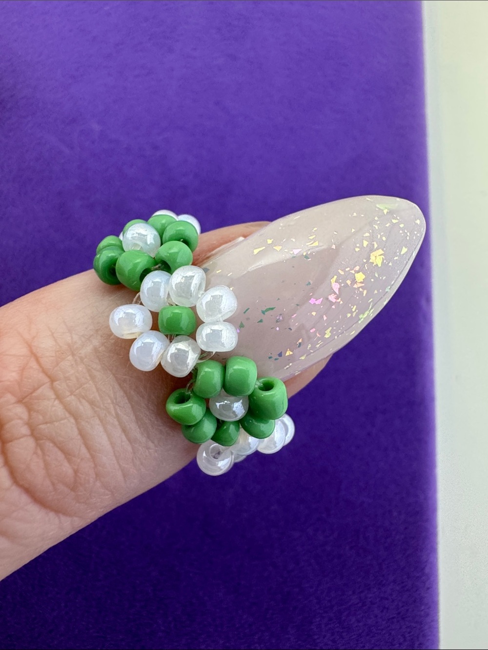💛 Handmade Y2K Green & White Beaded Flower Ring | Flower Power - Picture 4 of 4